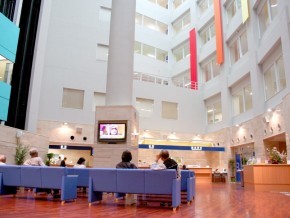 Sảnh chính – Bệnh viện Nambu Tokushukai (Okinawa)