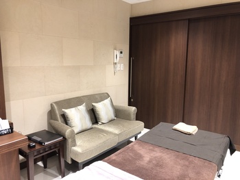 Lối vào Phòng khám D Front