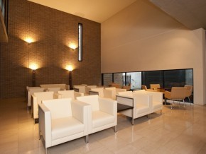 Sảnh chính của Trung tâm Chẩn đoán Hình ảnh Tiên tiến Oita
