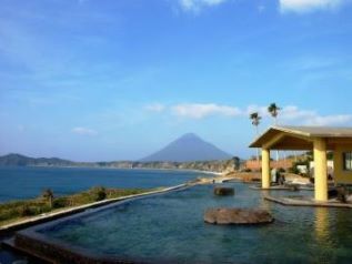 Spectacular view of Tamatebako hot spring (Yakushima Island can also be seen)