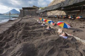 Natural sand steaming hot spring (originated in Ibusuki City)